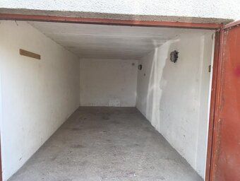 Pronájem garáže 19 m² – Pražská (u sídliště), suchá, dobrá l