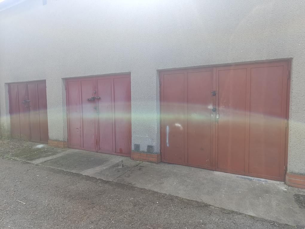 Pronájem garáže 19 m² – Pražská (u sídliště), suchá, dobrá l