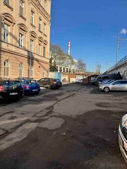 Dobrý den, nabízím nevyužité místo v garáži pro uskladnění r