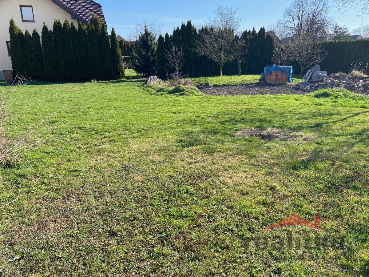 Nabízíme k prodeji stavební pozemek o výměře 757 m² v klidné