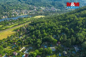 Exkluzivně nabízíme k prodeji svažitý pozemek o výměře 2002 