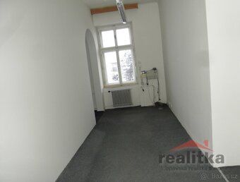 Nabízíme k pronájmu kanceláře - nebytový prostor 220 m2, ul.