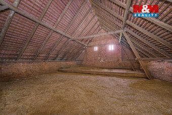 Nabízíme k prodeji prostorný a udržovaný rodinný dům v klidn