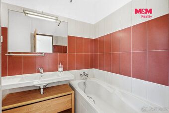 Hledáte bydlení s atmosférou rodinného domu a výhodami městs