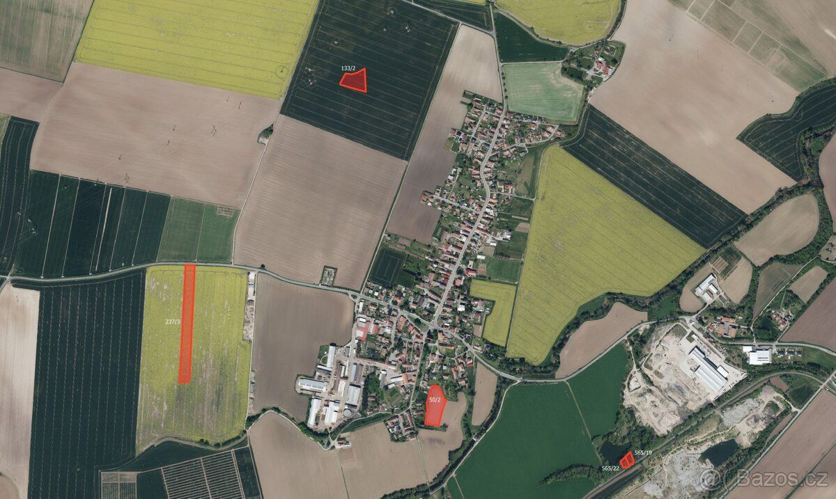 V okresech Pardubice a Chrudim nabízím k prodeji zemědělské 