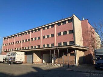 Pronajmu řadovou garáž postavenou na pozemku 18 m2. Garáž je