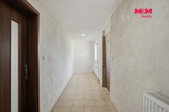 Hledáte dům na polosamotě s pozemkem a přesto nedaleko obce?