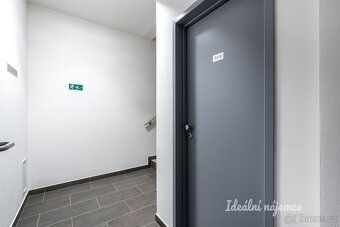 - zcela nový byt – dosud neobývaný - balkon, sklep a parkova