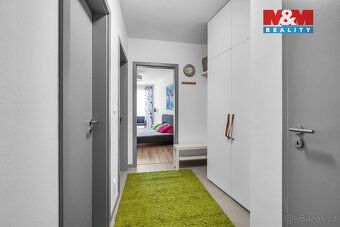 Nabízíme k pronájmu moderně zařízený byt o dispozici 2+kk o 