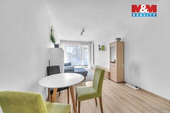 Nabízíme k pronájmu moderně zařízený byt o dispozici 2+kk o 