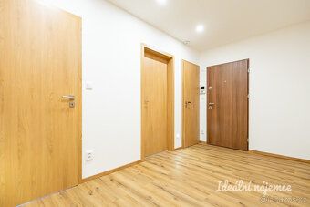 Nabízíme k dlouhodobému podnájmu světlý byt 3+kk o celkové v