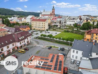 Nabízíme k dlouhodobému pronájmu kancelářské, obchodní i skl