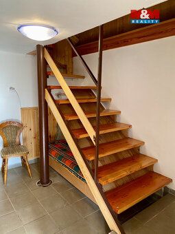 Pronájem samostatné chaty se 3 místnostmi ve velmi dobrém st