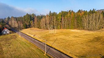 Nabízíme k prodeji pozemek o celkové rozloze 4757m2 na kraji