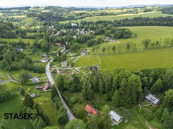 Nabízíme k prodeji stavební pozemek o výměře 1 098 m² v klid