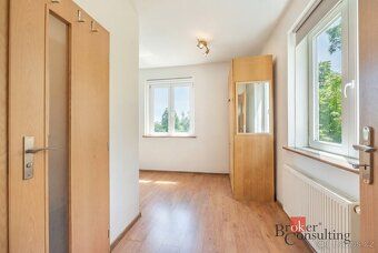 Prodej rodinného domu se zahradou a garáží – JiřetínV klidné