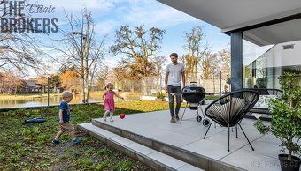 Hledáte moderní rodinné bydlení v klidné lokalitě u přírody,