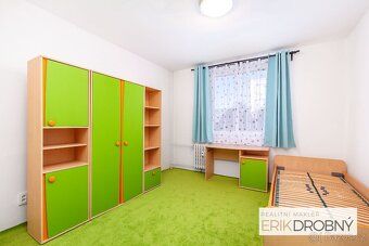 Pokud hledáte k pronájmu krásný a prostorný byt, pak jste na