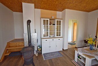 Nabízíme částečně podsklepenou chatu s podkrovím, balkon, te