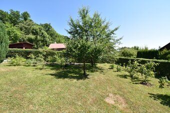 Nabízíme částečně podsklepenou chatu s podkrovím, balkon, te