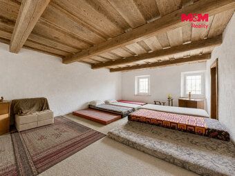 Nabízíme k prodeji samostatně stojící rodinný dům se zahrado