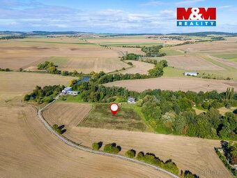 Poslední volný pozemek ke stavbě o výměře 999 m² v lokalitě,
