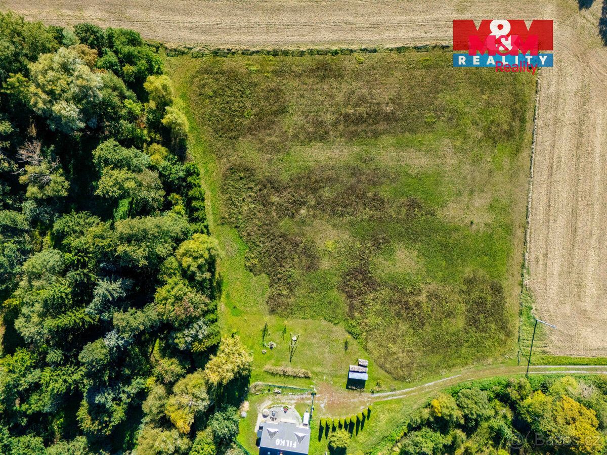 Poslední volný pozemek ke stavbě o výměře 999 m² v lokalitě,