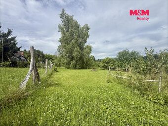 We offer for sale a sunny plot in a quiet location surrounded by nature.