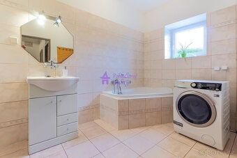 Nabízíme vám ke koupi rodinný dům 6+1 se zahradou v klidné o