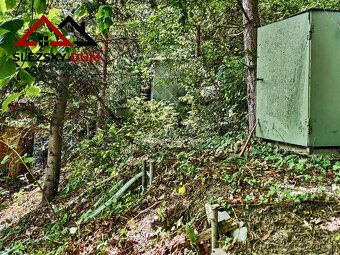 We offer a recreational cottage with registry number in an attractive location of the village of Metylovice.