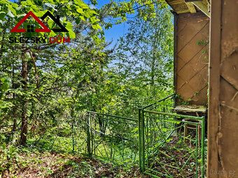 We offer a recreational cottage with registry number in an attractive location of the village of Metylovice.