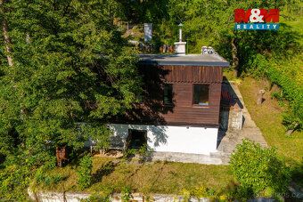 We offer for sale a cozy cottage in a very quiet location of the village of Chocerady.