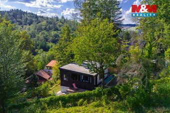 We offer for sale a cozy cottage in a very quiet location of the village of Chocerady.