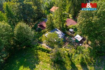 We offer for sale a cozy cottage in a very quiet location of the village of Chocerady.