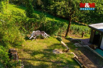 We offer for sale a cozy cottage in a very quiet location of the village of Chocerady.
