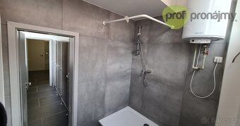 The subject of the offer is renting commercial space on the 5th floor measuring 511 sqm.