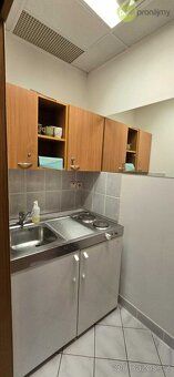 We offer for rent a bright and spacious office of size