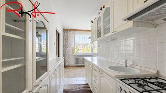 Nabízíme k prodeji prostorný byt o dispozici 4+1 v osobním v