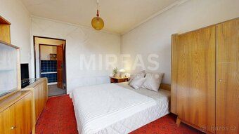 We offer you a semi-detached two-story family house with 4+1 bedrooms in the town of Nymburk.