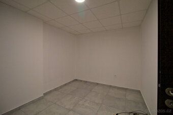 For rent commercial space of 180 m². Store