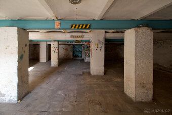 Na pronájem sklad o ploše 185 m² v Tovární ulici v Chodově. 
