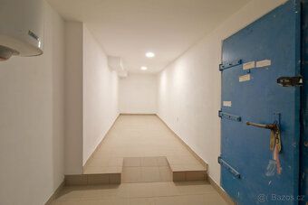 For rent commercial space of 260 sqm. The space can also be used as terrace in front of it.