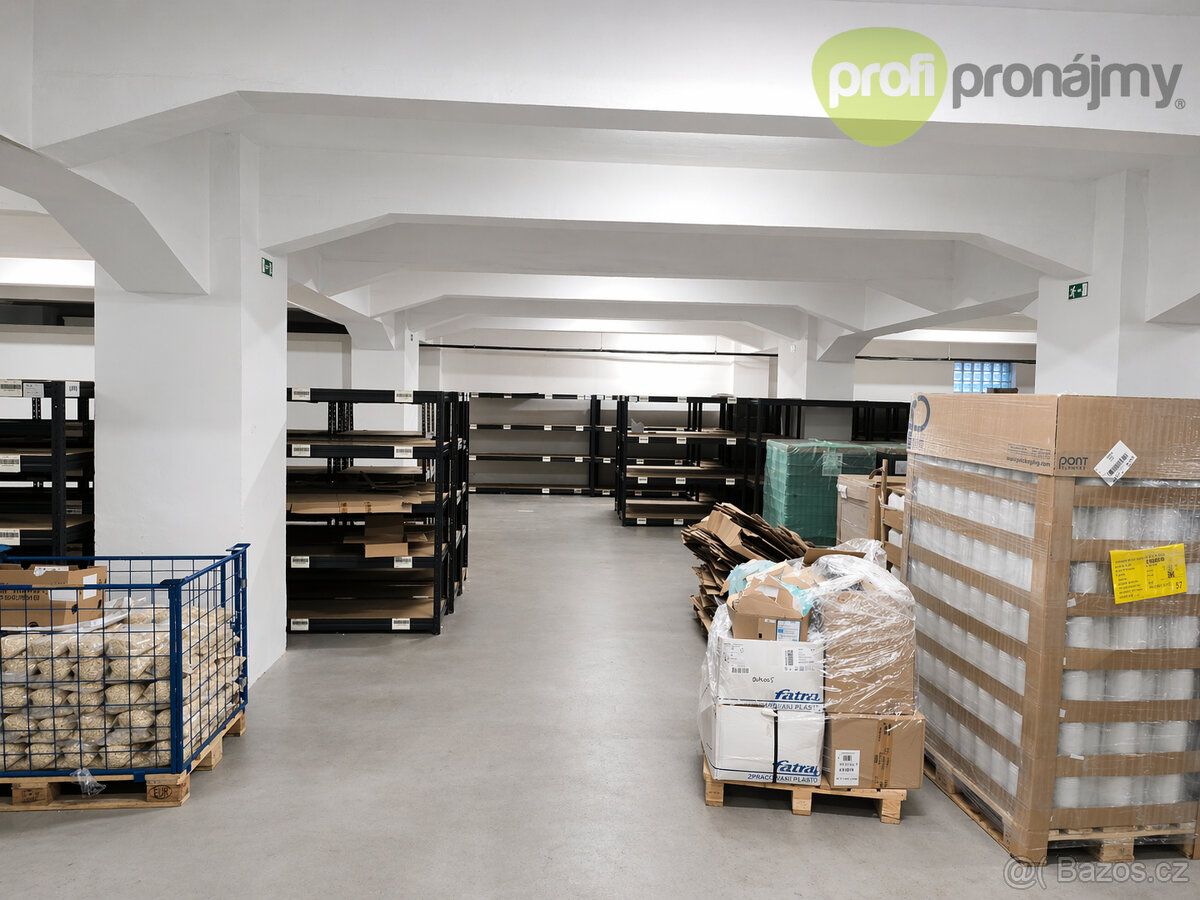 Rent of ground-floor warehouse/retail space 587 m² in Ostrava