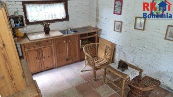 We offer exclusively for sale a very nice and well-maintained semi-basement cottage 1+1 +…