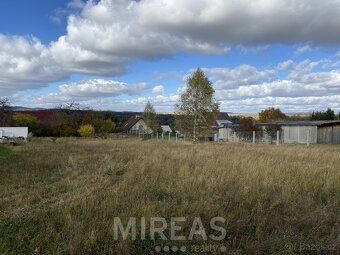 We offer for sale a plot of land measuring 1,238 m² in the village of Sudoměřice near Tábor, district Tábor.