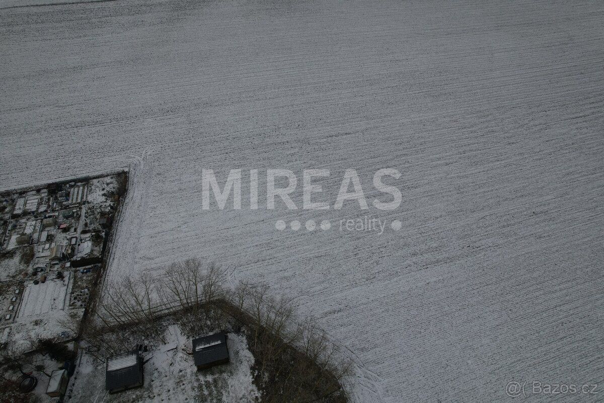 Пропонуємо продаж будівельної ділянки площею 1.167 м² в околицях міста Нимбурк