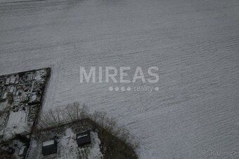 Пропонуємо продаж будівельної ділянки площею 1.167 м² в околицях міста Нимбурк