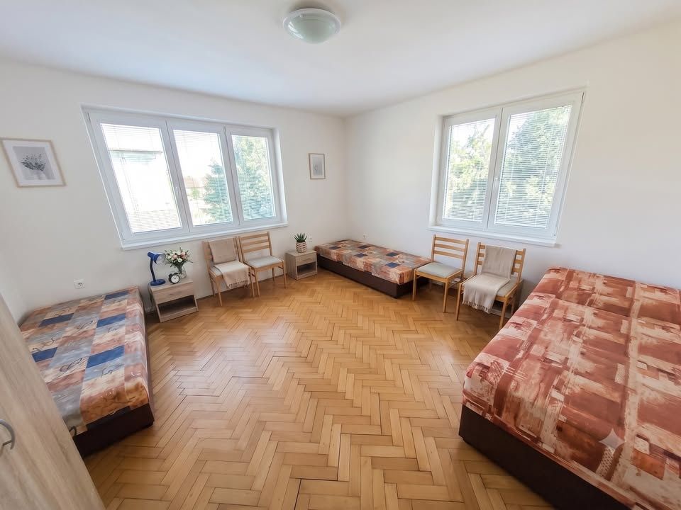 Nabízím k dlouhodobému pronájmu bytovou jednotku 3+kk o veli