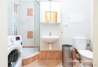 Nabízíme k dlouhodobému podnájmu světlý mezonetový byt 2+kk 
