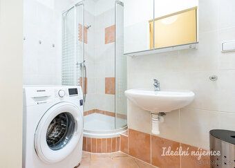 Nabízíme k dlouhodobému podnájmu světlý mezonetový byt 2+kk 